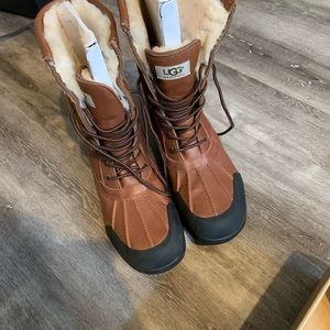 Like new ugg men’s snow boots